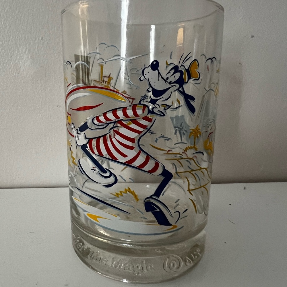 McDonald’s Goofy Seaside Collectors Cup